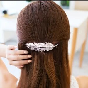 Heirloom Women’s Tree Leaf Hair Clip in Silver.